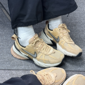 Giay Nike Wmns V2K Run 'Sesame' FN6703-200