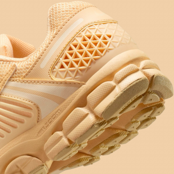 Giay Nike Air Zoom Vomero 5 'Celestial Gold' HF5493-200