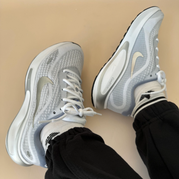 Giay Nike Journey Run 'Metallic Silver' FN0228-104