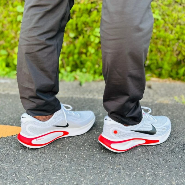 Giay Nike Journey Run 'White Fire Red' FN0228-103