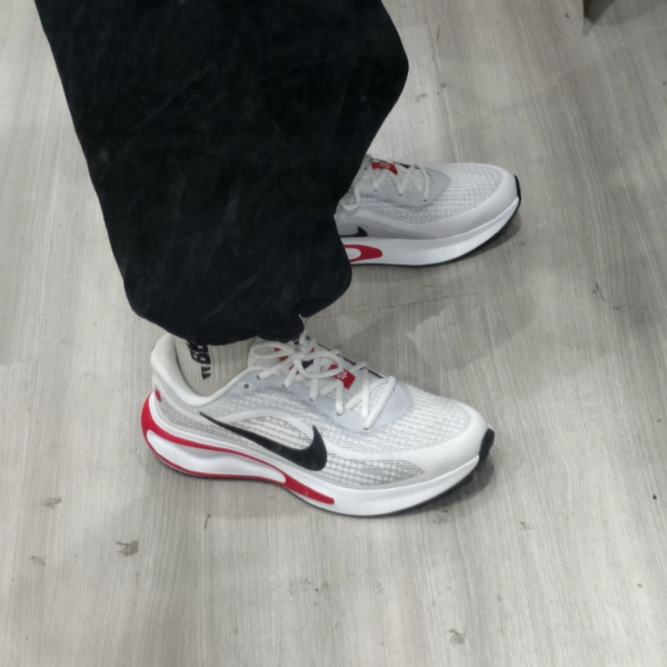 Giay Nike Journey Run 'White Fire Red' FN0228-103