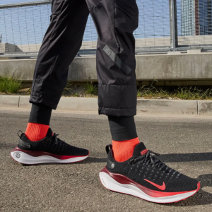 Giay Nike ReactX Infinity Run 4 'Black Fire Red' DR2665-007