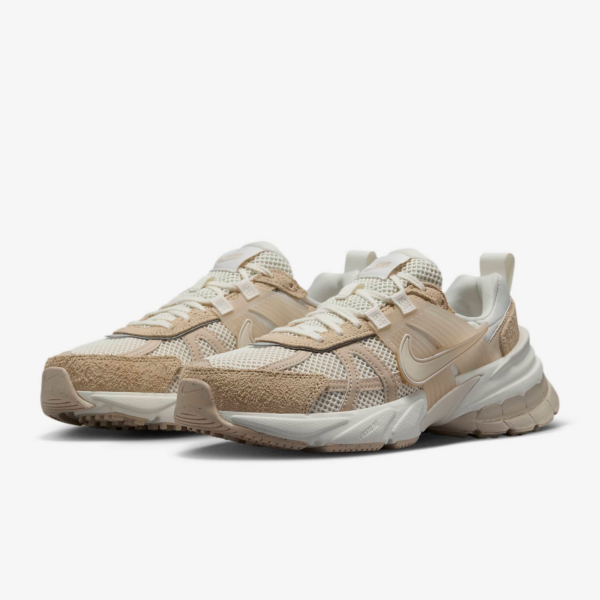 Giay Nike V2K Run 'Sail Sanddrift' HV3917-133