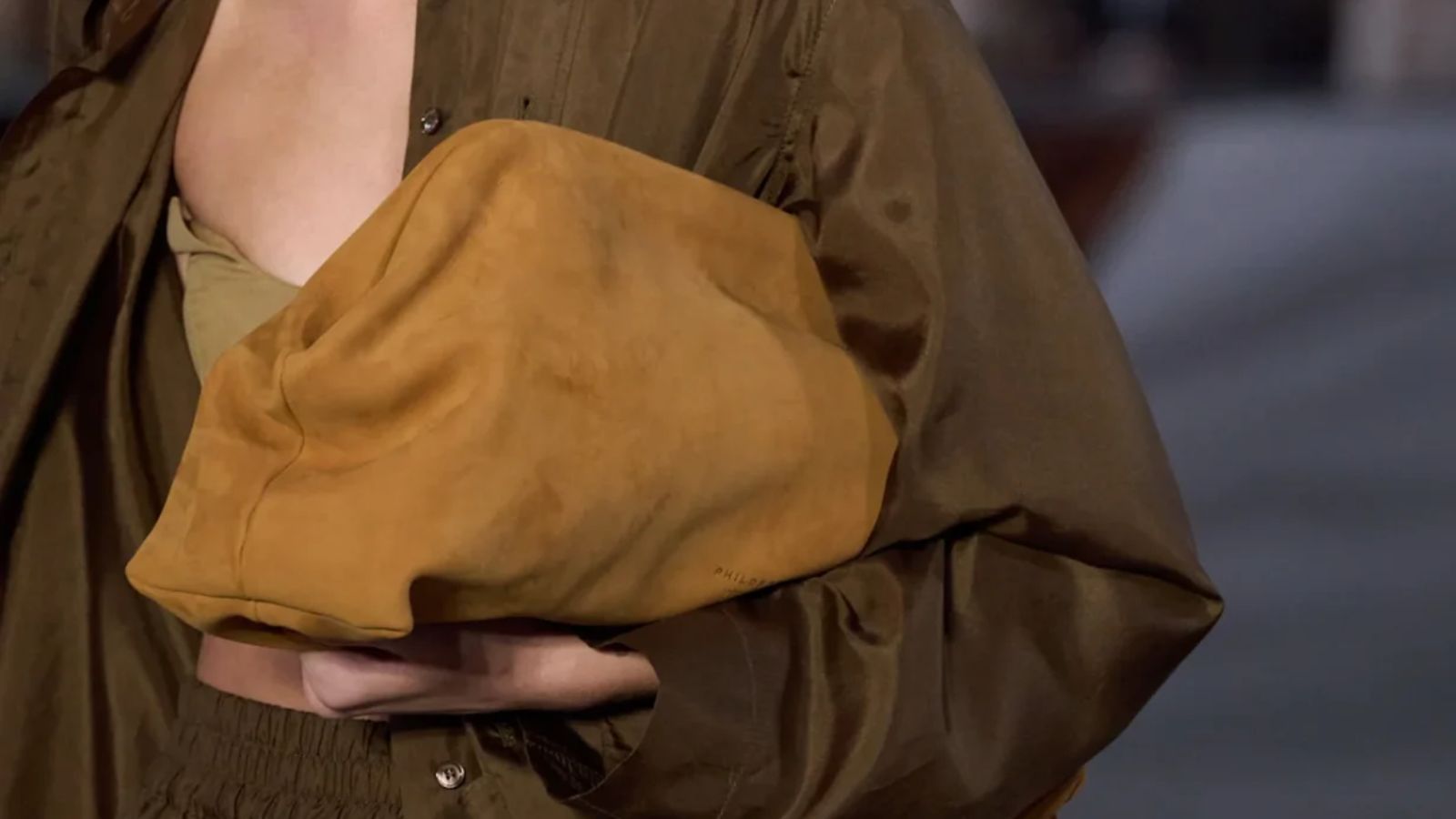 Điểm mặt 7 xu hướng túi xách nổi bật năm 2025 Hinh anh 9: Diem mat 7 xu huong tui xach noi bat nam 2025