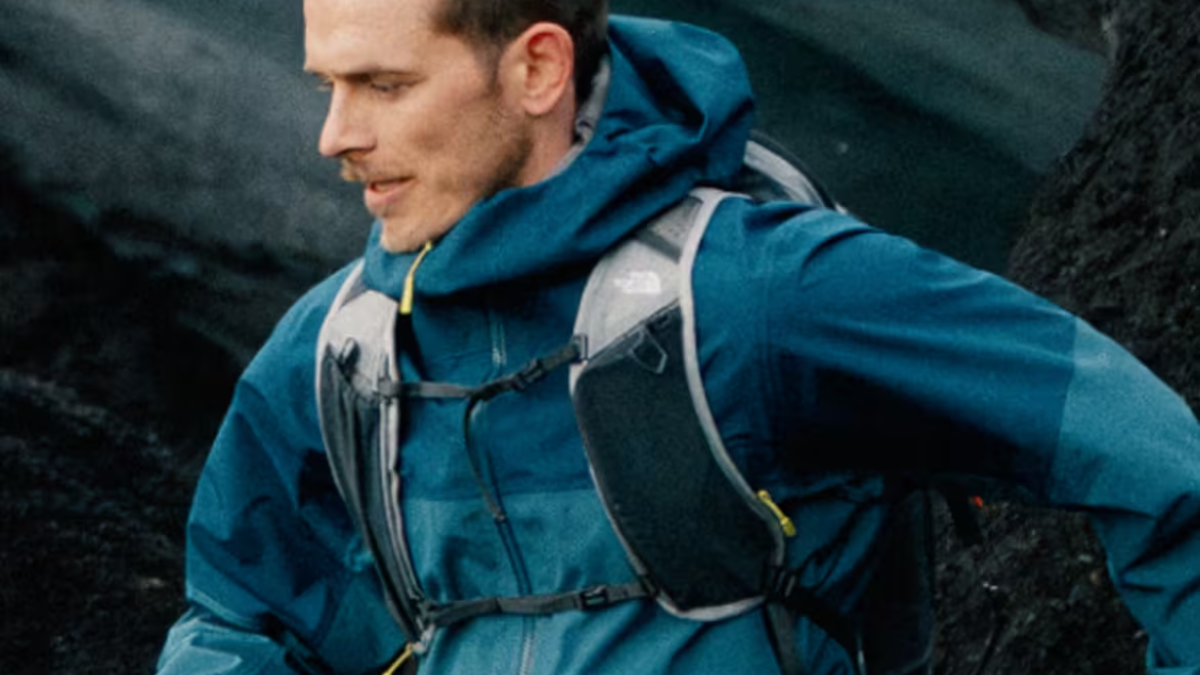 Thời trang Gorpcore: Những thương hiệu không thể bỏ qua Hinh anh 1: Thoi trang Gorpcore: Nhung thuong hieu khong the bo qua