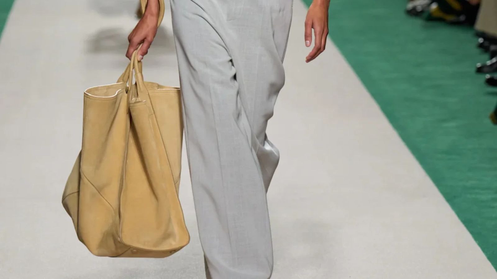 Điểm mặt 7 xu hướng túi xách nổi bật năm 2025 Hinh anh 8: Diem mat 7 xu huong tui xach noi bat nam 2025