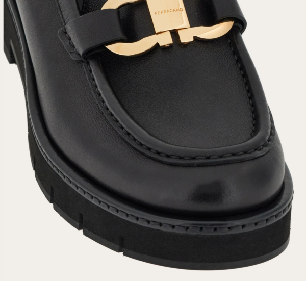 Giay Salvatore Ferragamo Moccasin Gancini Ornament 'Black' 01H682-769287
