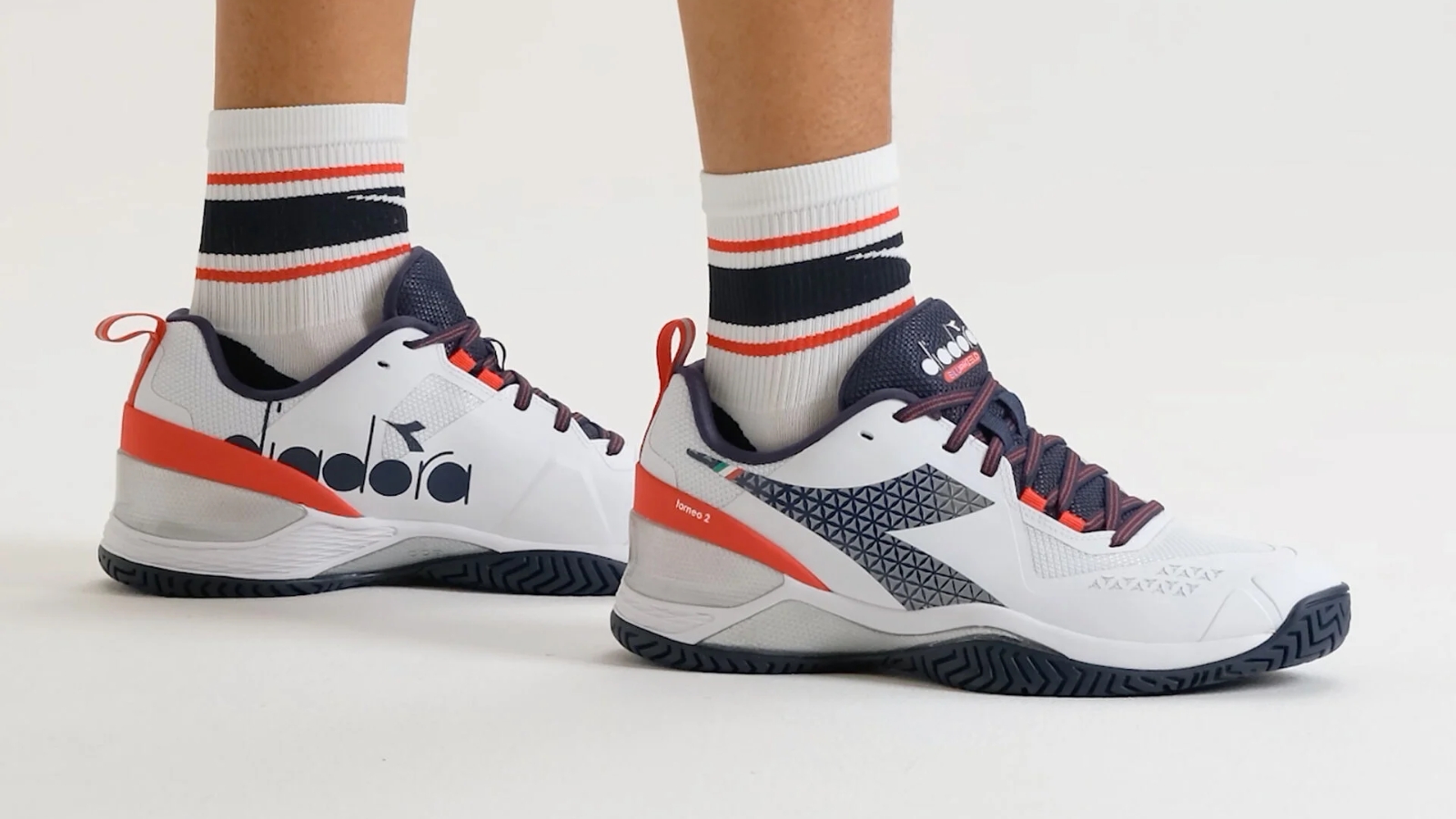 Top 10 đôi giày tennis nam đáng mua nhất năm 2024 (Phần 2) Hinh anh 11: Top 10 doi giay tennis nam dang mua nhat nam 2024 (Phan 2)