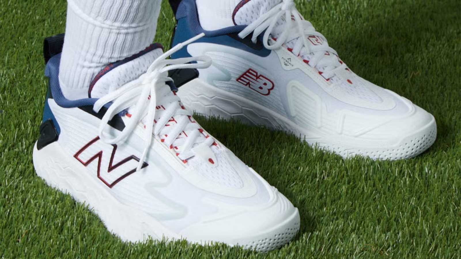 Top 10 đôi giày tennis nam đáng mua nhất năm 2024 (Phần 2) Hinh anh 8: Top 10 doi giay tennis nam dang mua nhat nam 2024 (Phan 2)