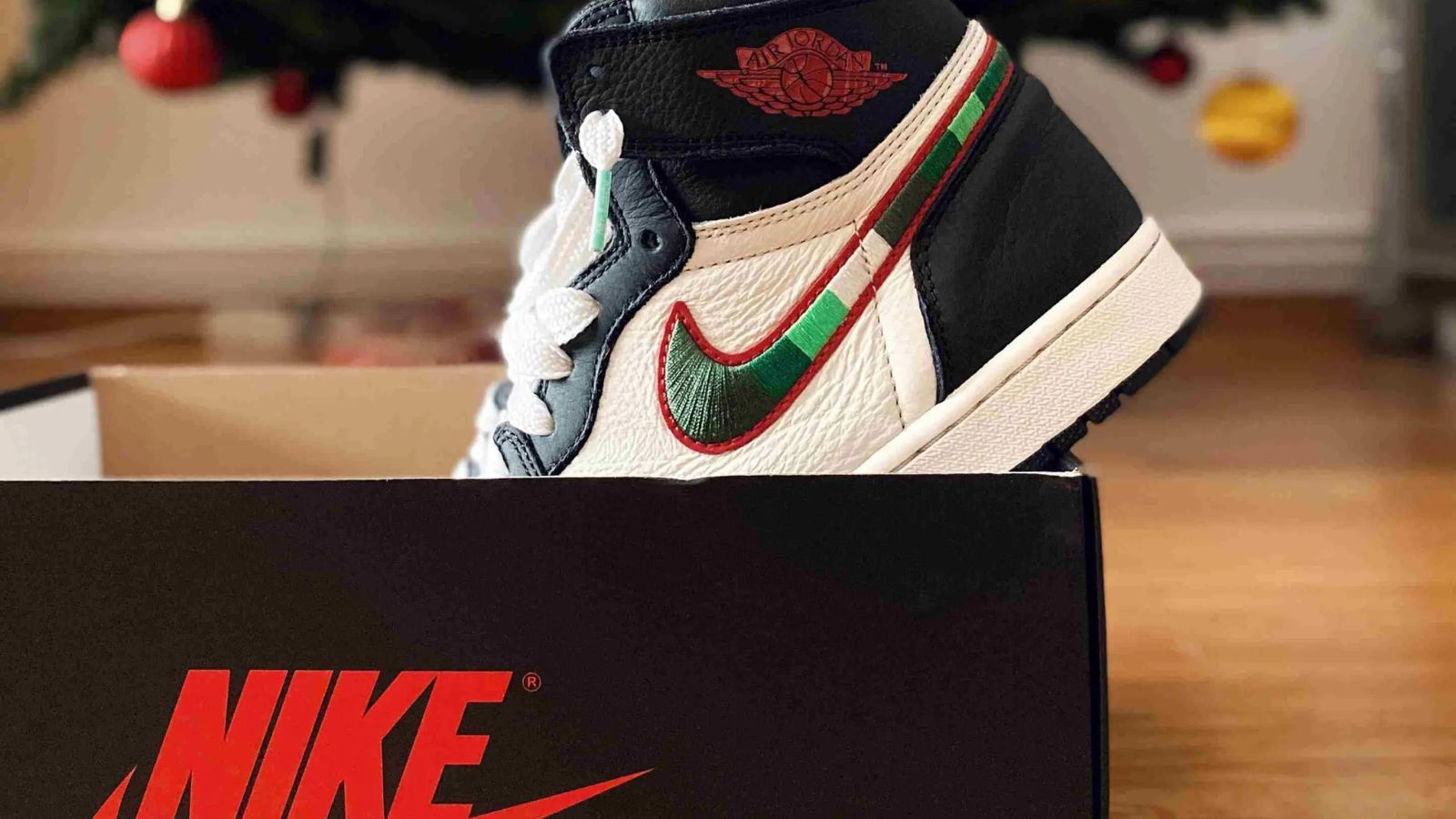 Gợi ý quà tặng Giáng Sinh Nike 2024 cho mọi đối tượng Hinh anh 1: Goi y qua tang Giang Sinh Nike 2024 cho moi doi tuong