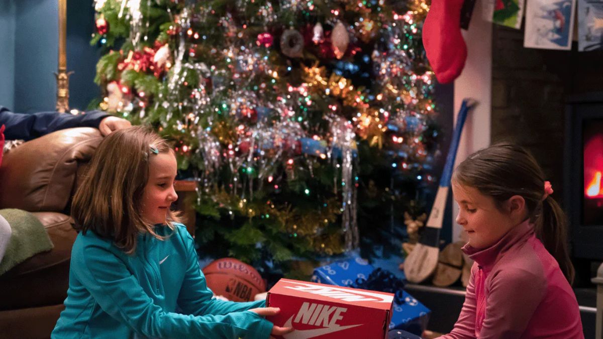 Goi y qua tang Giang Sinh Nike 2024 cho moi doi tuong