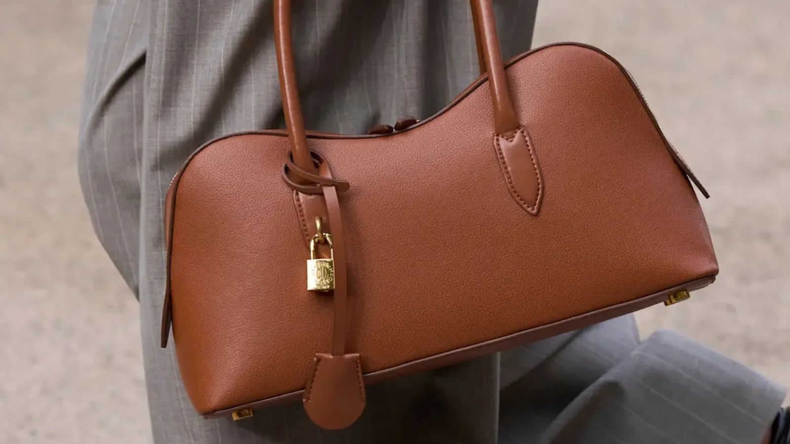 Điểm mặt 7 xu hướng túi xách nổi bật năm 2025 Hinh anh 2: Diem mat 7 xu huong tui xach noi bat nam 2025