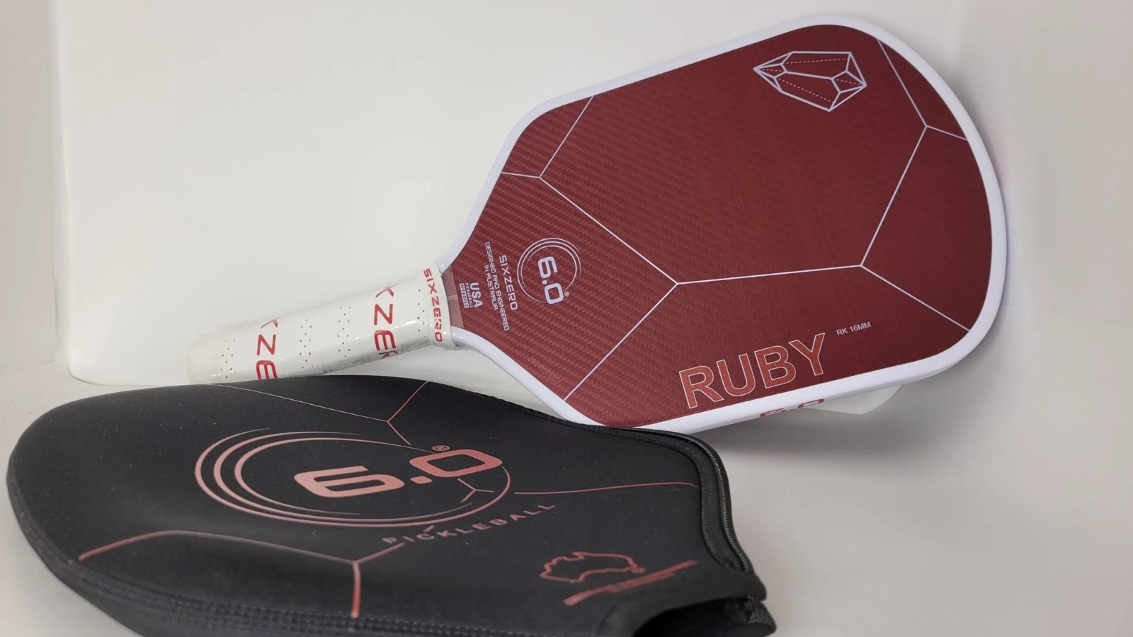 Gợi ý 5 mẫu vợt pickleball kiểm soát cực đỉnh năm 2024 Hinh anh 7: Goi y 5 mau vot pickleball kiem soat cuc dinh nam 2024