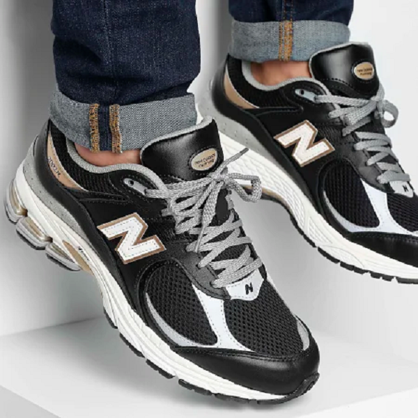 Giay New Balance 2002R 'Black Salt Gold Metallic' M2002RPO