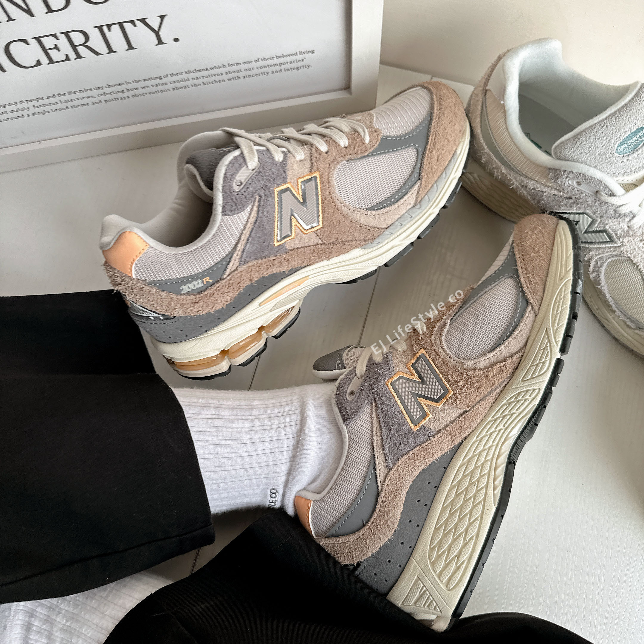 Giay New Balance 2002R 'Mushroom Hazy Peach' M2002REJ