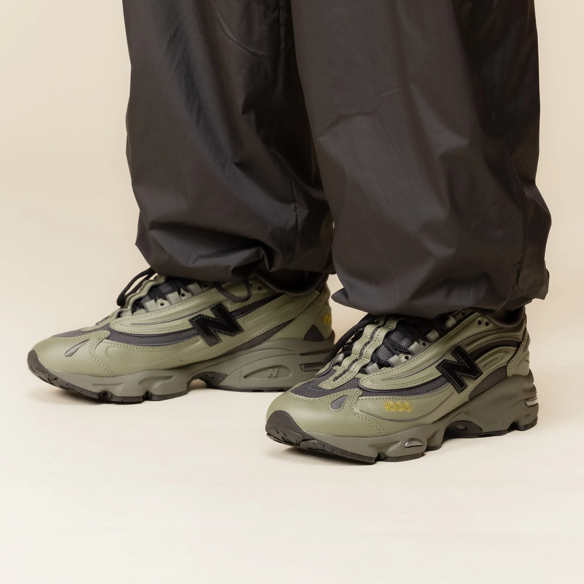 Review New Balance 1000 "Magnet" & "Dark Olivine" Hinh anh 3: Review New Balance 1000 "Magnet" & "Dark Olivine"