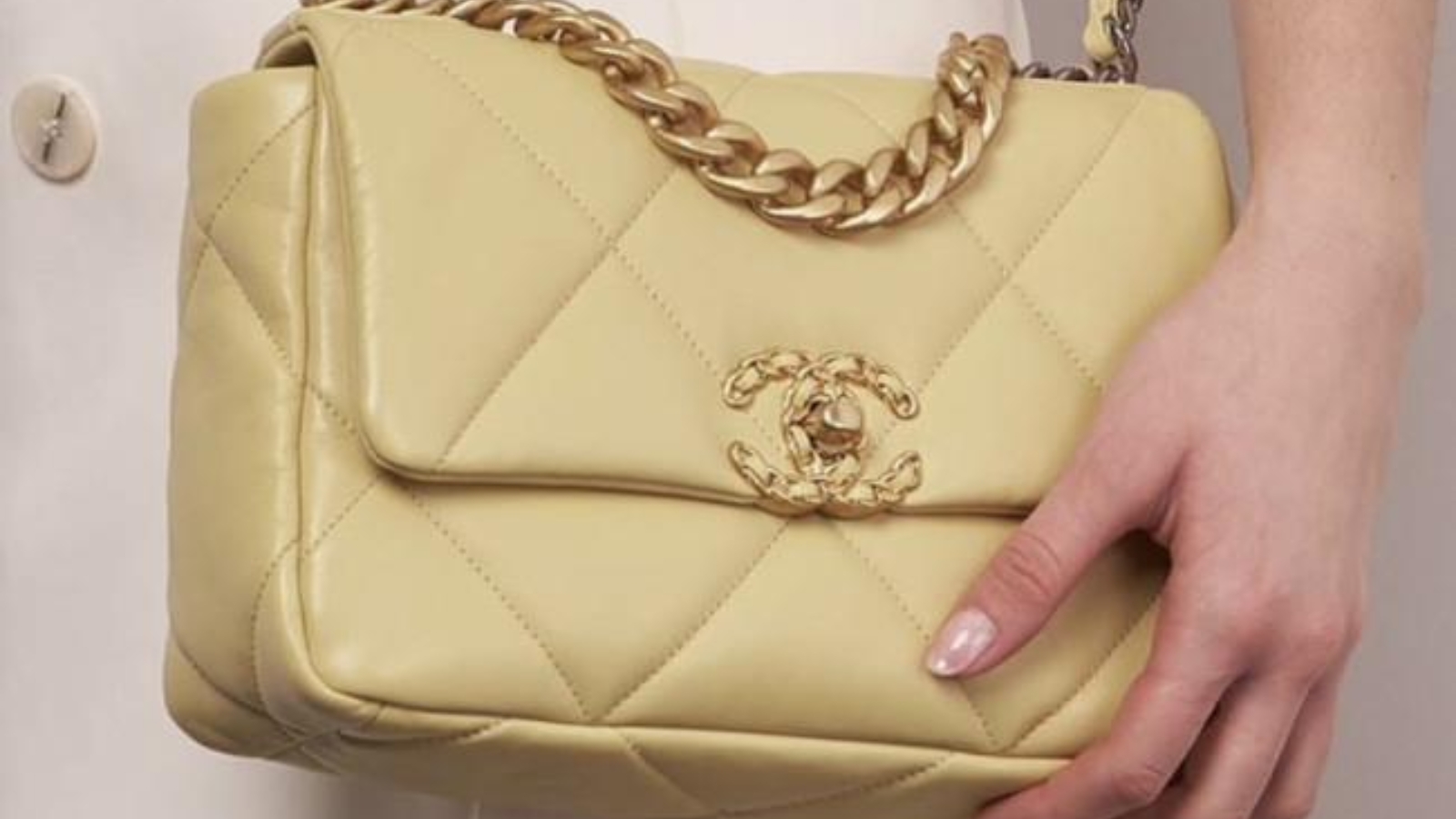 Chanel 19: Câu chuyện đằng sau chiếc túi biểu tượng Hinh anh 6: Chanel 19: Cau chuyen dang sau chiec tui bieu tuong