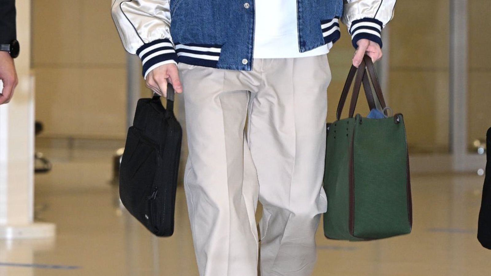 Suga và bộ sưu tập túi xách sang trọng: Từ Valentino đến Hermès Hinh anh 2: Suga va bo suu tap tui xach sang trong: Tu Valentino den Hermes