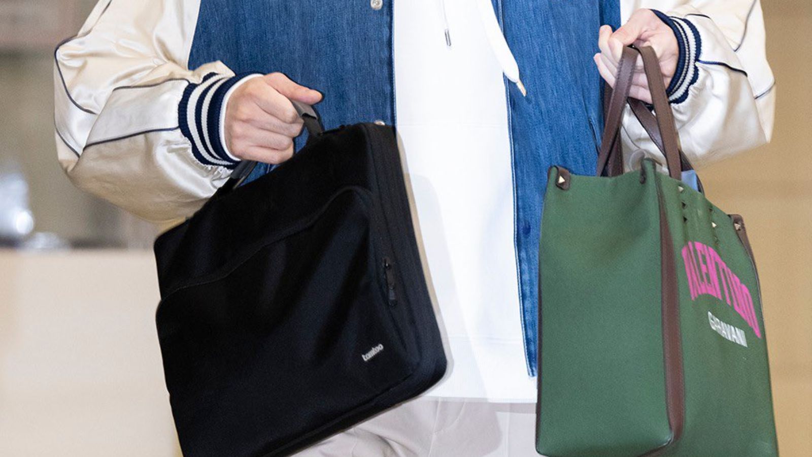 Suga và bộ sưu tập túi xách sang trọng: Từ Valentino đến Hermès Hinh anh 3: Suga va bo suu tap tui xach sang trong: Tu Valentino den Hermes