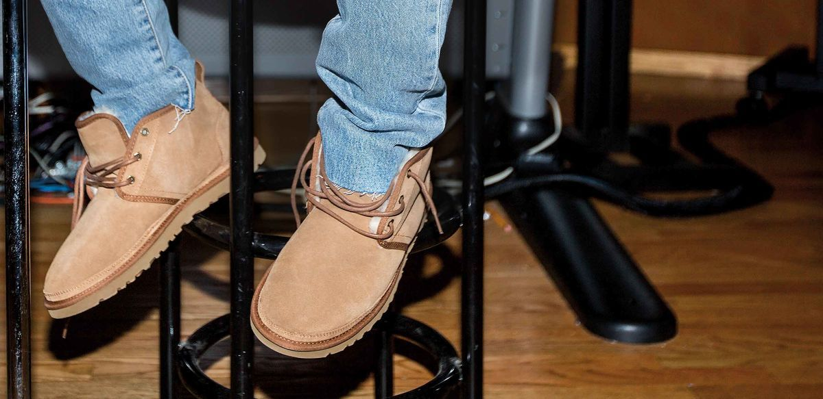 Top những đôi giày phù hợp cho mua Giáng Sinh 2024 Hinh anh 3: Top nhung doi giay phu hop cho mua Giang Sinh 2024