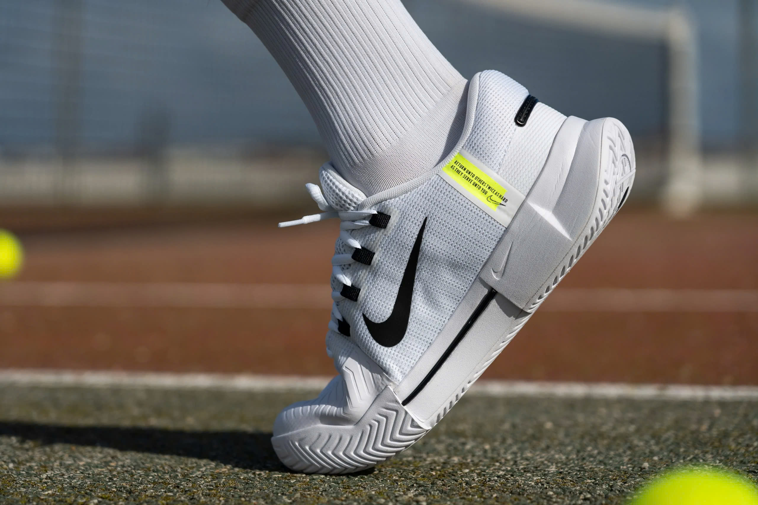 Nike Zoom Challenge PB co gi dang mua?