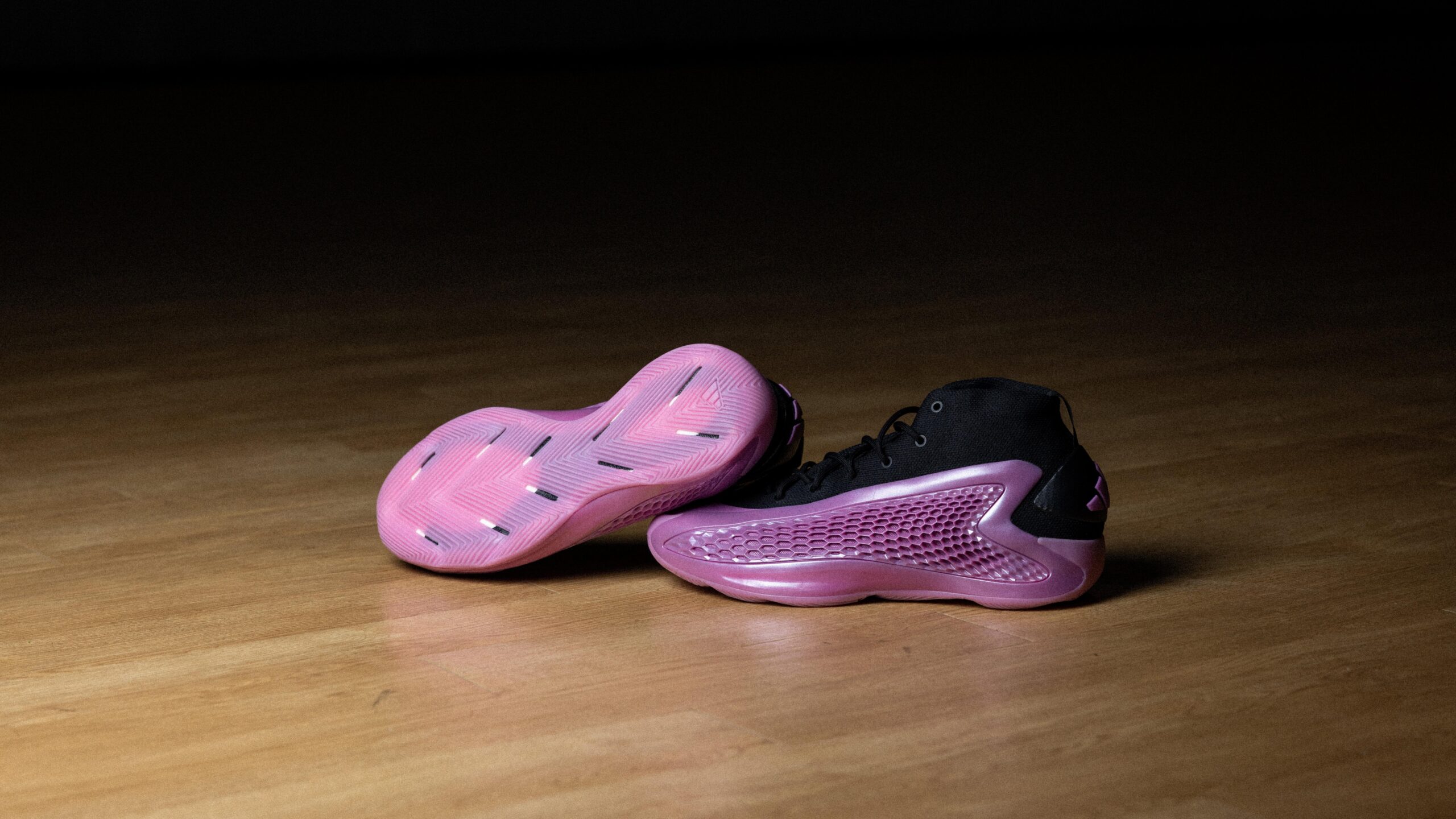 Những đôi giày đẹp nhất năm 2024 Hinh anh 10: Nhung doi giay dep nhat nam 2024