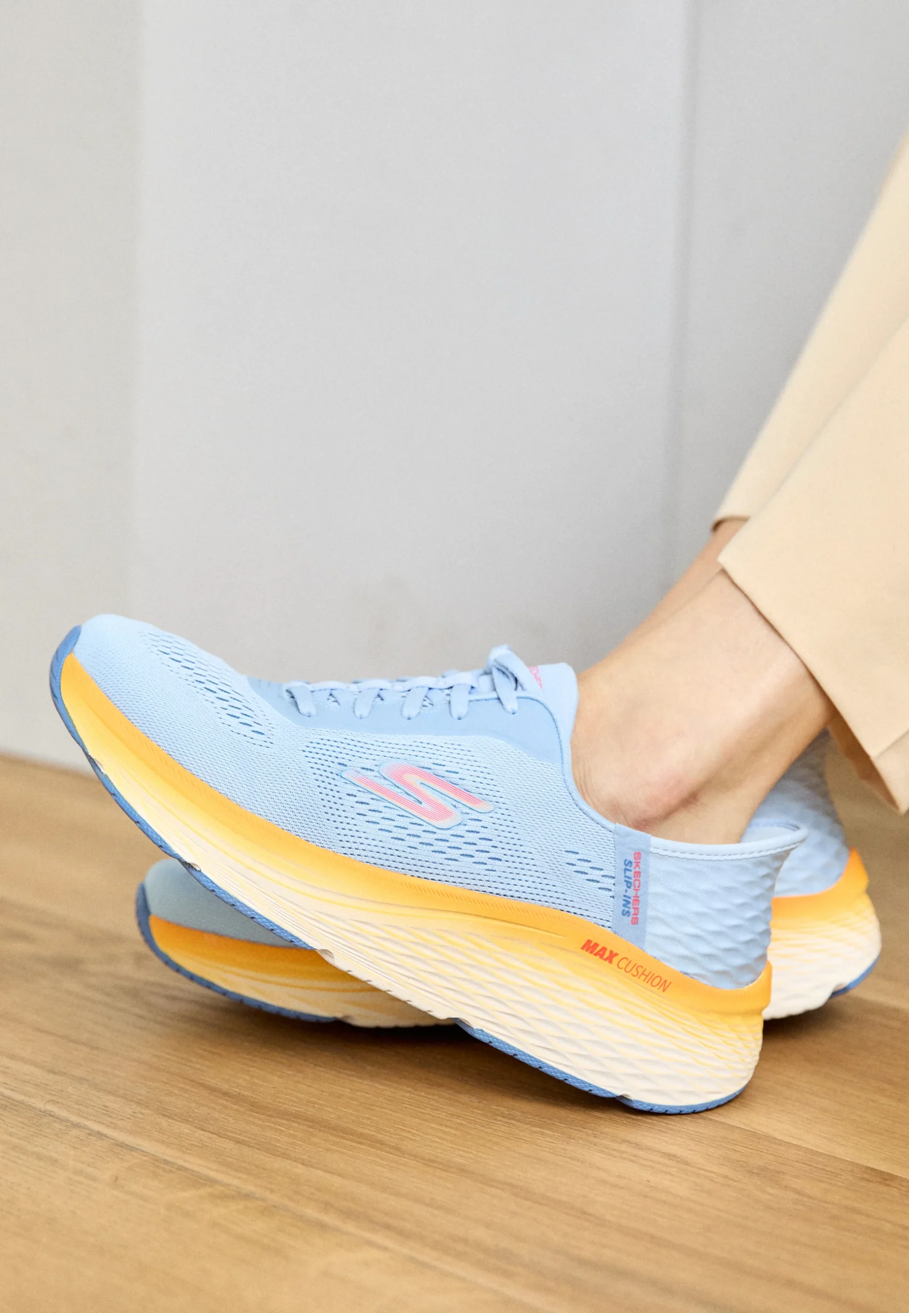 Max Cushioning Elite 2.0 - Lựa chọn siêu êm ái của nhà Skechers Hinh anh 3: Max Cushioning Elite 2.0 - Lua chon sieu em ai cua nha Skechers