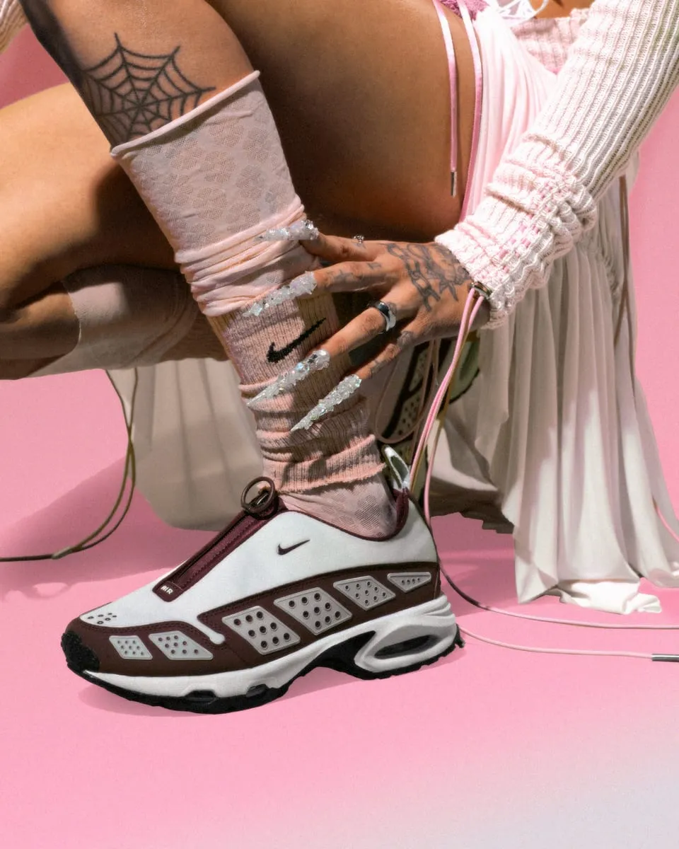 Những mẫu giày sneaker Nike đang hot trend trong 2025 Hinh anh 5: Nhung mau giay sneaker Nike dang hot trend trong 2025