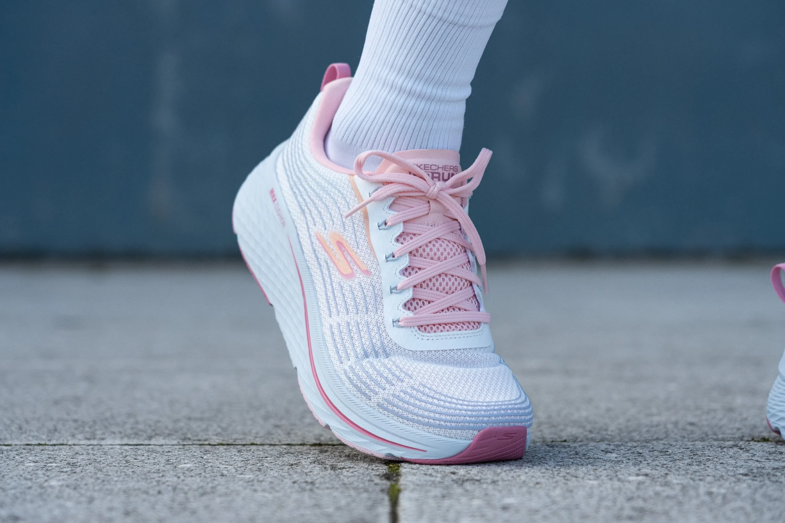 Max Cushioning Elite 2.0 - Lựa chọn siêu êm ái của nhà Skechers Hinh anh 6: Max Cushioning Elite 2.0 - Lua chon sieu em ai cua nha Skechers