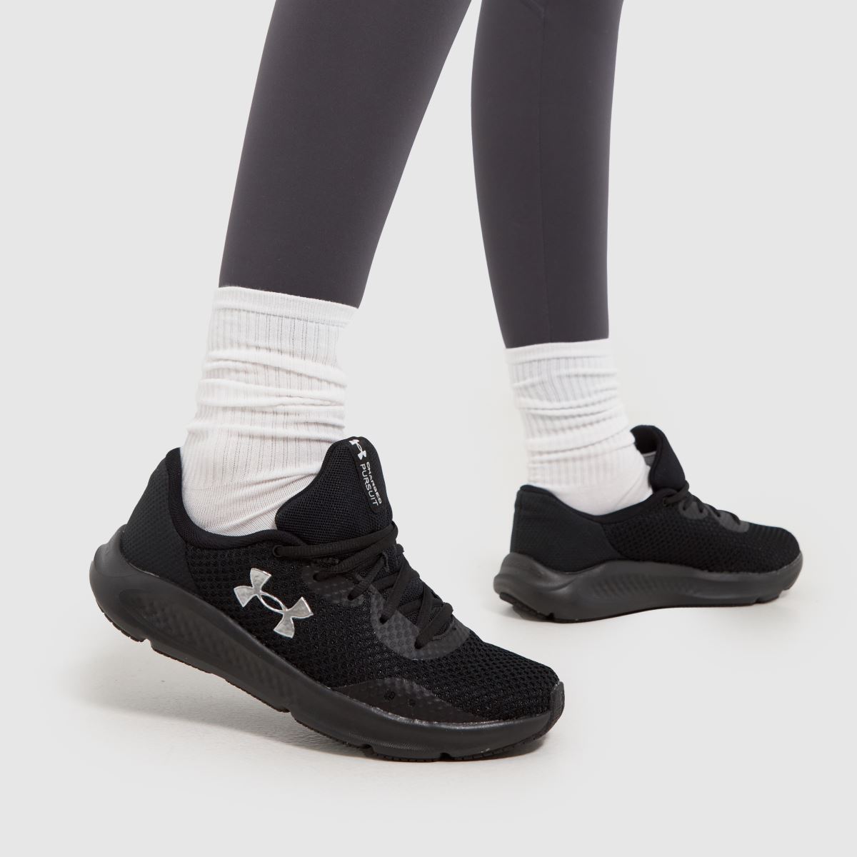 Charged Pursuit 3 đôi giày đi bộ của nhà Under có gì? Hinh anh 3: Charged Pursuit 3 doi giay di bo cua nha Under co gi?