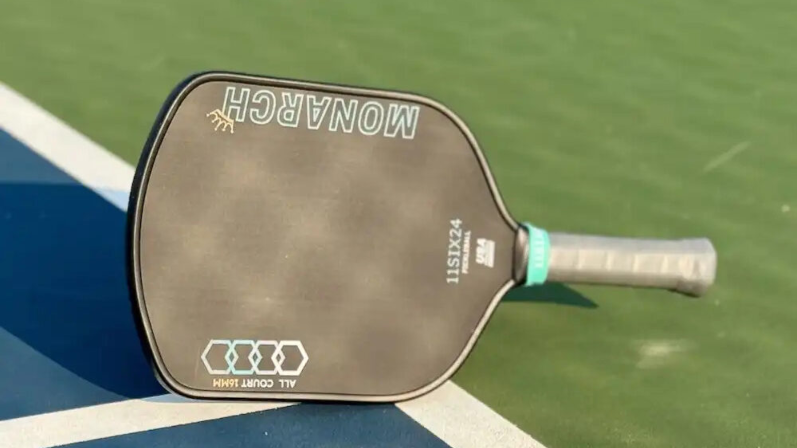 Hinh anh 1: Vot pickleball 11SIX24 Monarch All Court voi thiet ke hybrid va sweet spot rong