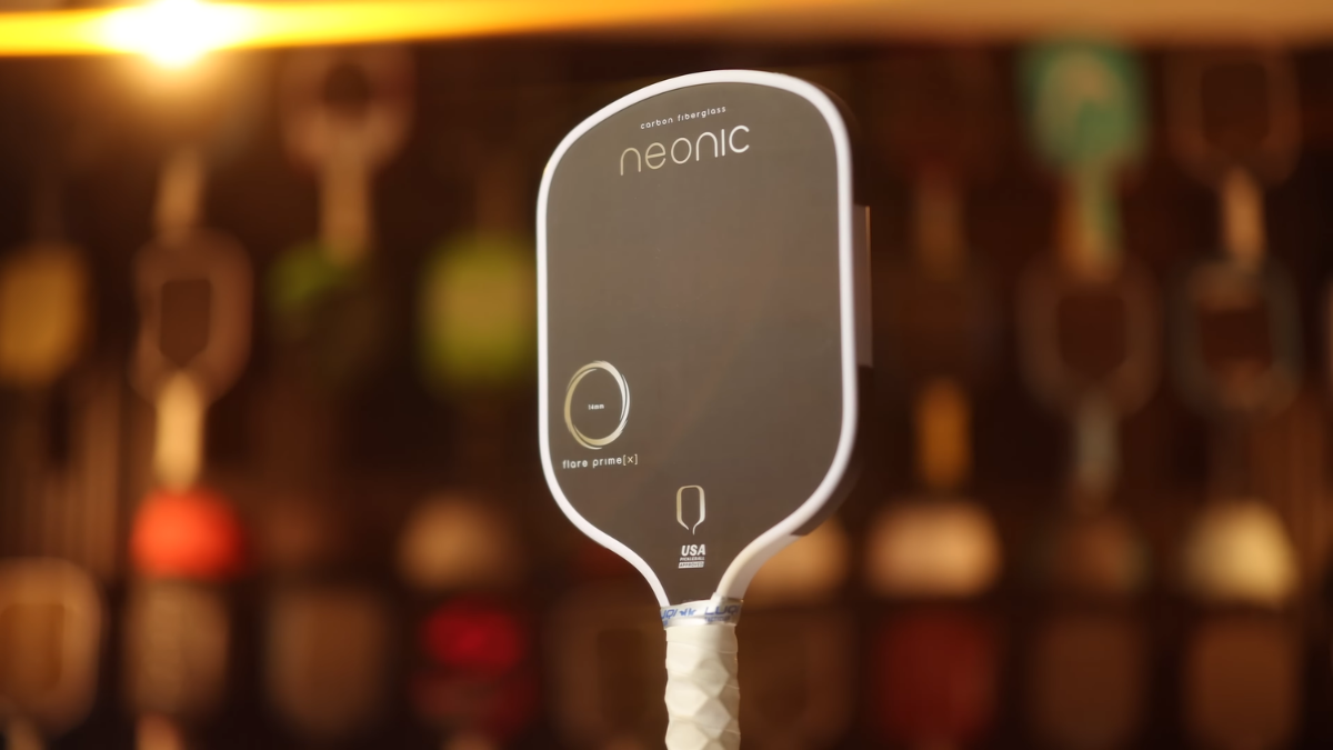 Vot pickleball Neonic Flare Prime X voi thiet ke thermoformed