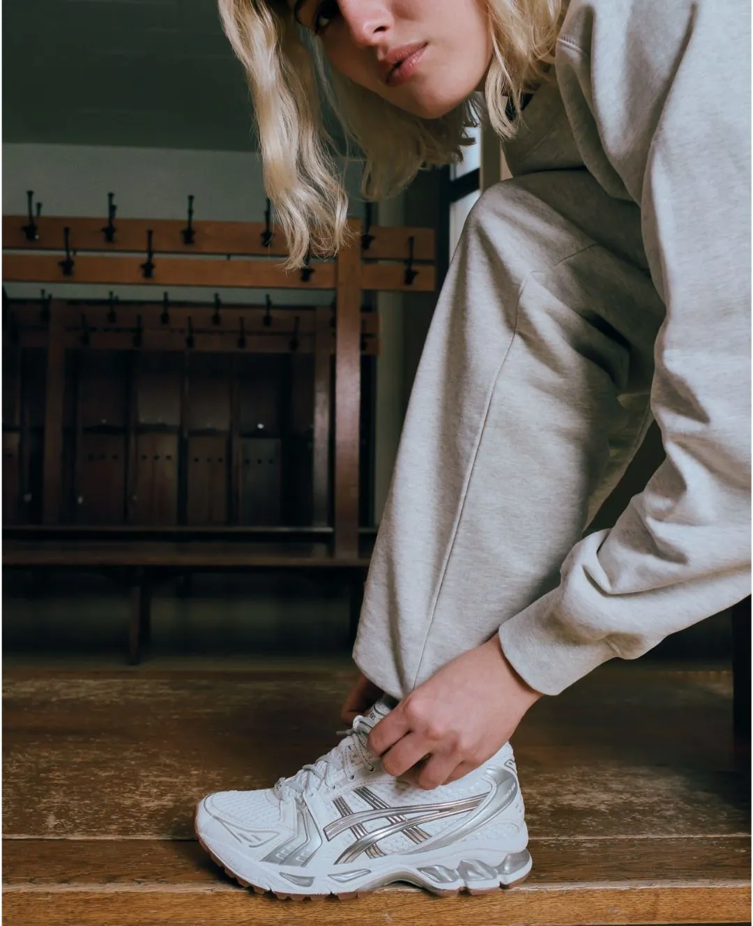 Hinh anh 3: Review bo suu tap moi A.P.C. x Asics Gel-Kayano 14