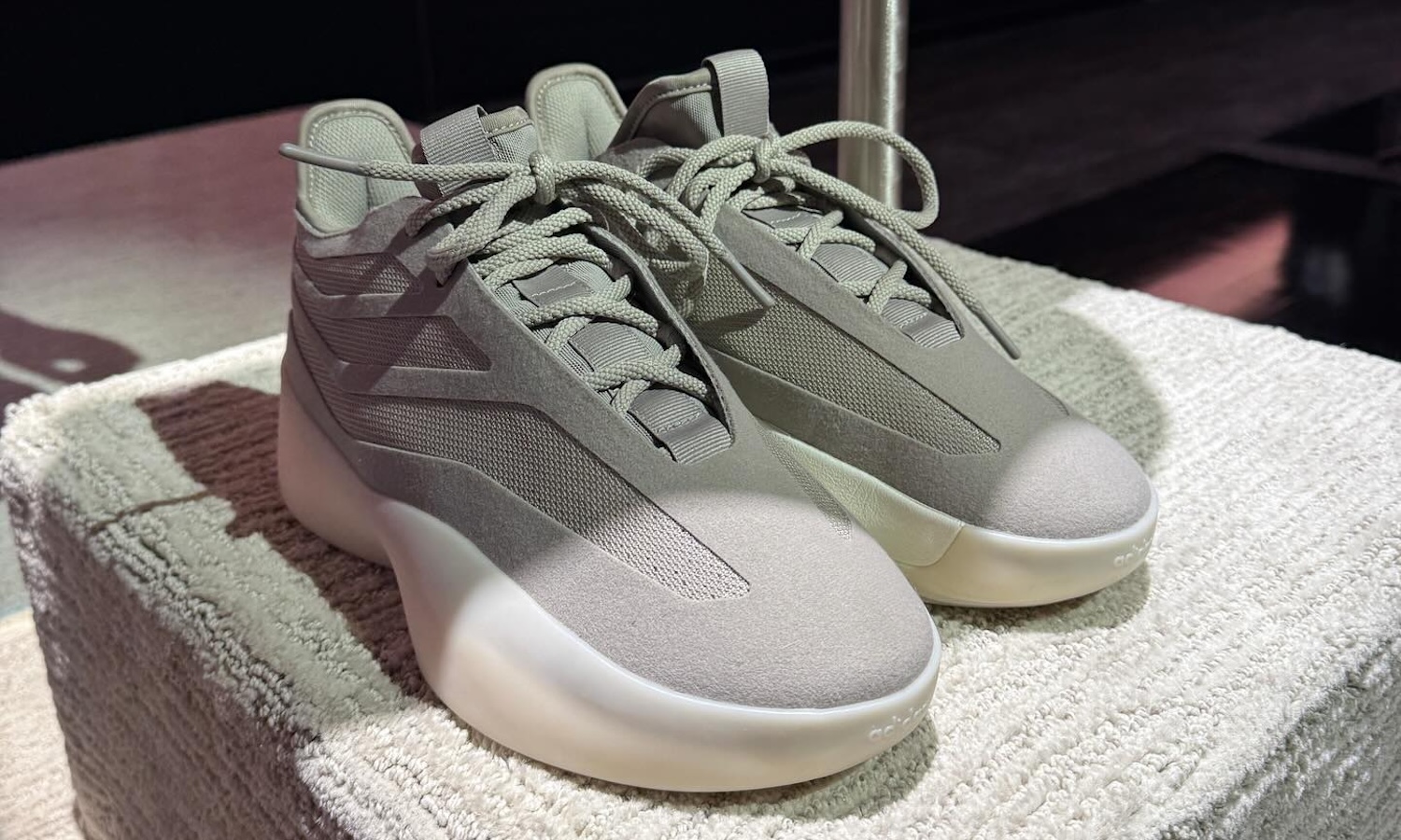 Fear of God Athletics Basketball II bộ sưu tập mới của nhà Das có gì? Hinh anh 4: Fear of God Athletics Basketball II bo suu tap moi cua nha Das co gi?