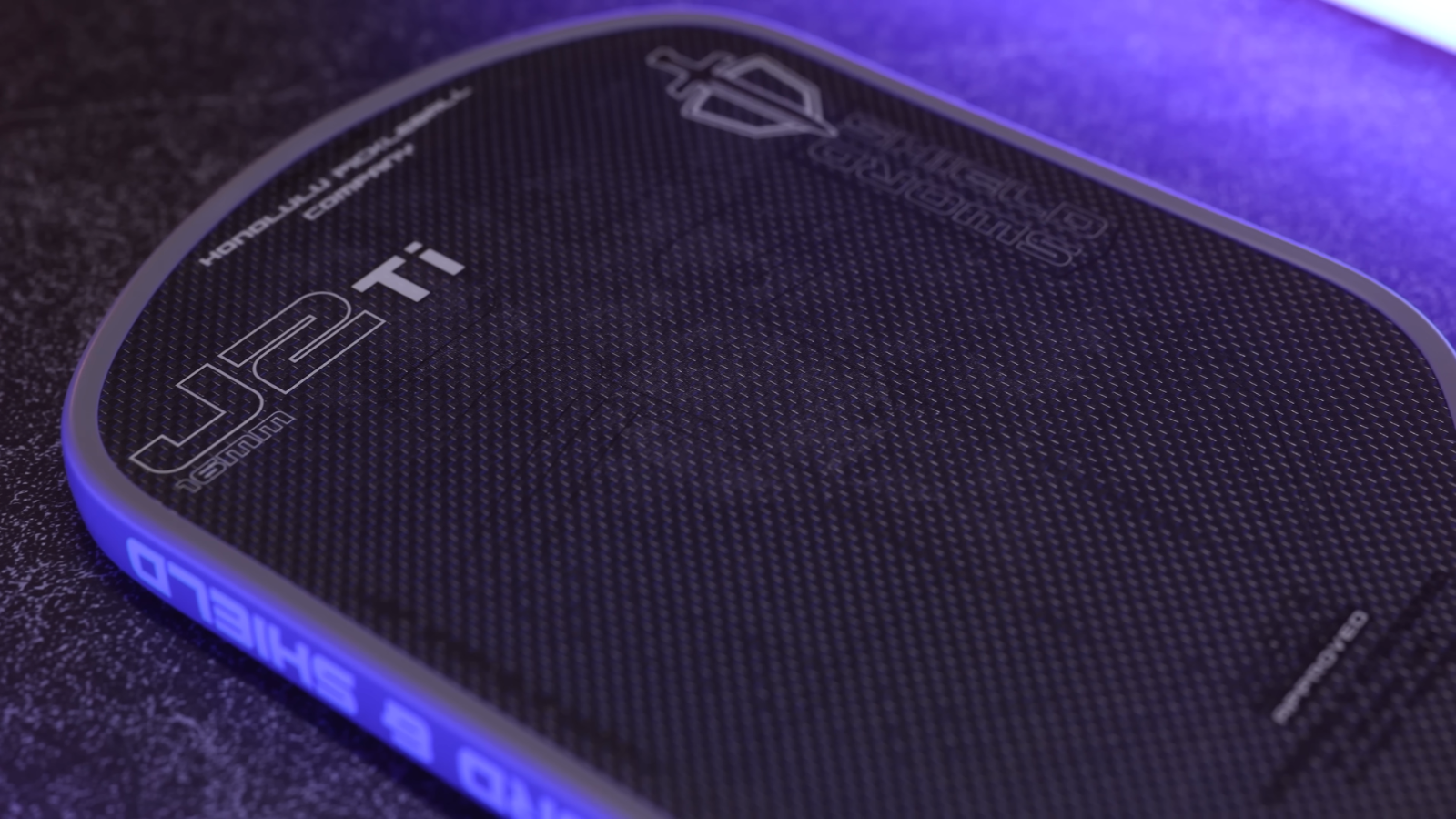 Vợt Honolulu J2K và J2Ti: Cân bằng giữa tấn công và kiểm soát Hinh anh 2: Vot pickleball Honolulu J2K va J2Ti voi thiet ke hybrid