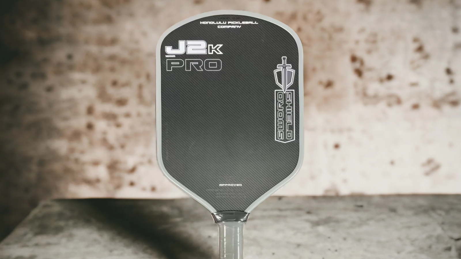 Vợt Honolulu J2K và J2Ti: Cân bằng giữa tấn công và kiểm soát Hinh anh 3: Vot pickleball Honolulu J2K va J2Ti voi thiet ke hybrid