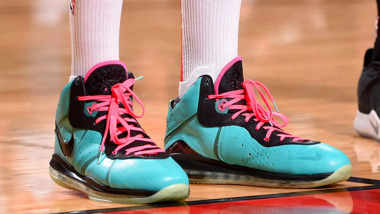 5 cú collab thể thao "chất lừ" khuấy đảo giới sneaker Hinh anh 5: 5 cu collab the thao "chat lu" khuay dao gioi sneaker