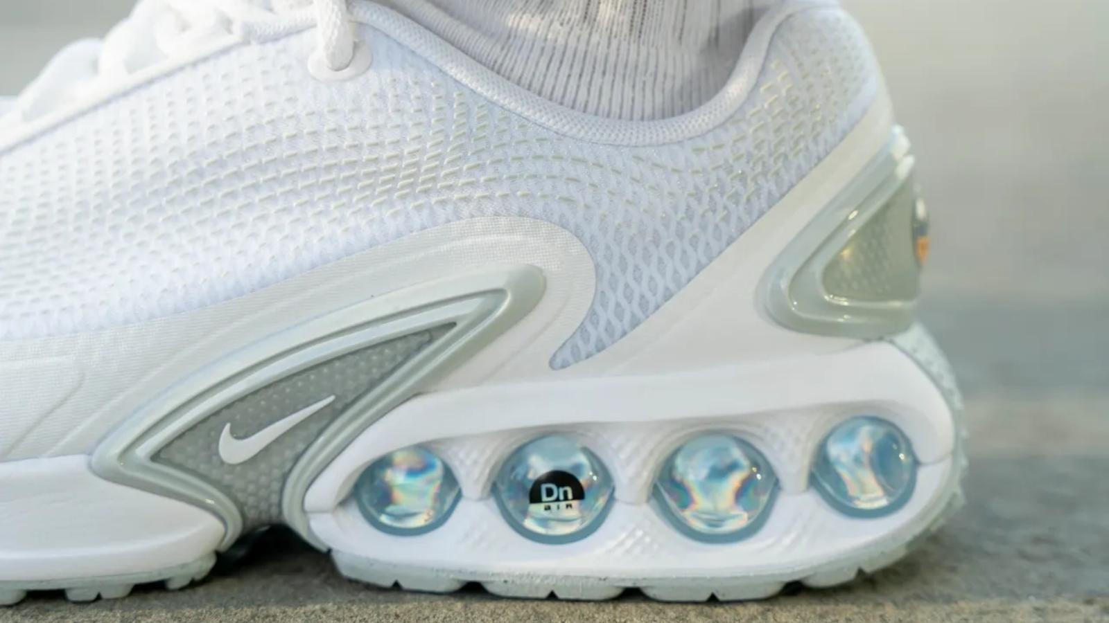 Công nghệ Tubular Air: Hồi sinh và đột phá trên Air Max Hinh anh 3: Giay Nike Air Max Dn8 voi cong nghe Dynamic Air, nam 2025