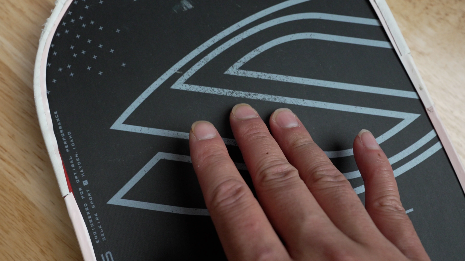 “Core Crushing” là gì? Giải thích hiện tượng hỏng lõi vợt pickleball Hinh anh 1: Hinh anh minh hoa hien tuong core crushing trong vot pickleball