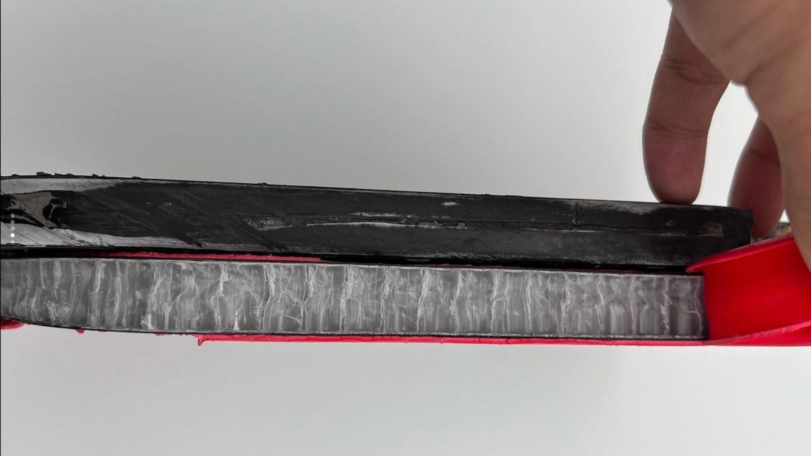 “Core Crushing” là gì? Giải thích hiện tượng hỏng lõi vợt pickleball Hinh anh 2: Hinh anh minh hoa hien tuong core crushing trong vot pickleball