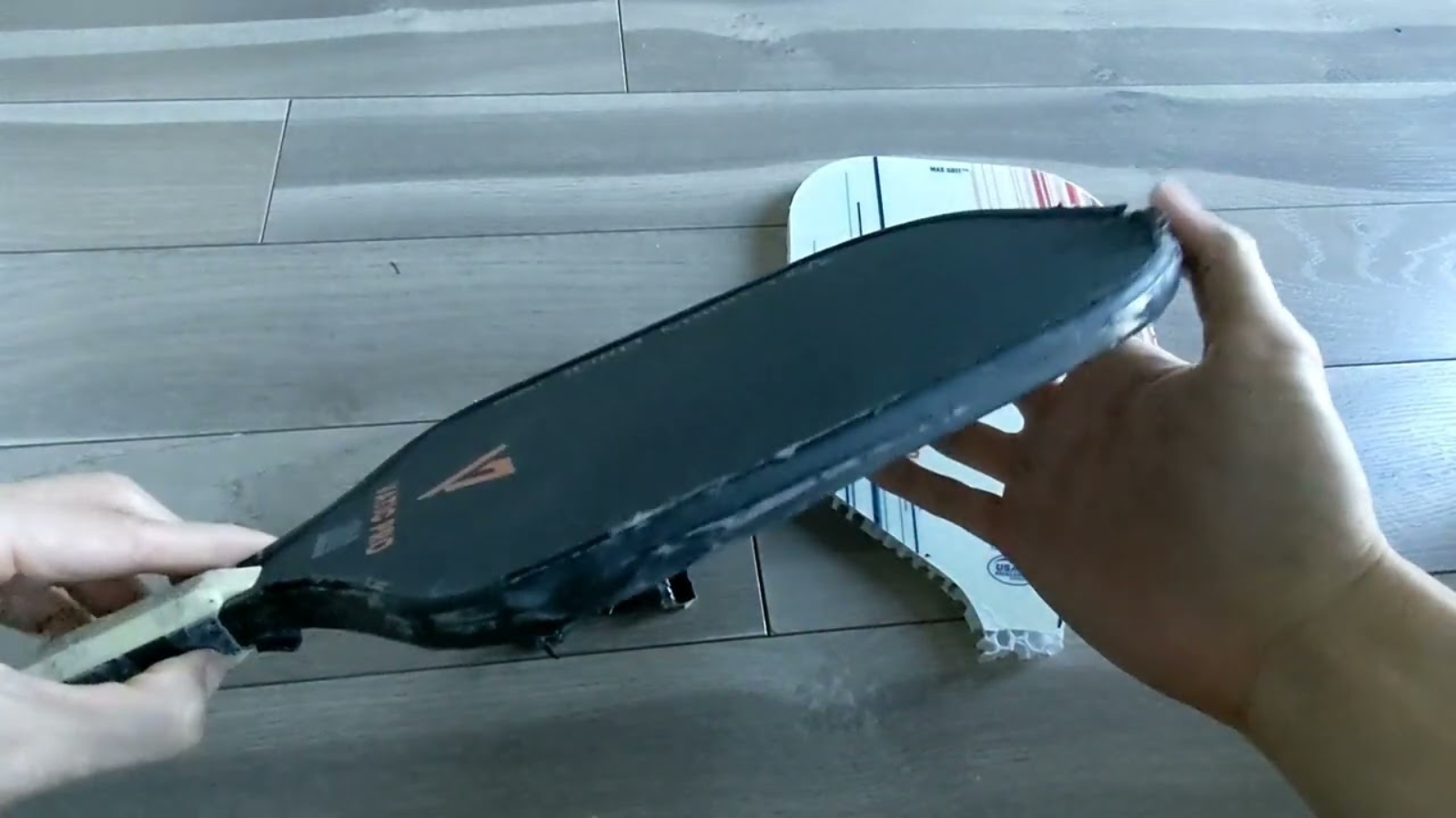 “Core Crushing” là gì? Giải thích hiện tượng hỏng lõi vợt pickleball Hinh anh 3: Hinh anh minh hoa hien tuong core crushing trong vot pickleball