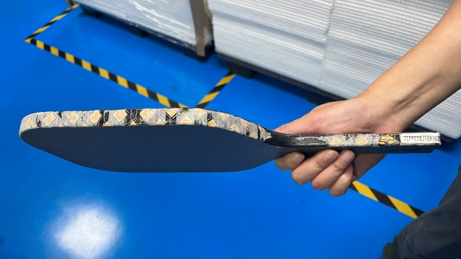 “Core Crushing” là gì? Giải thích hiện tượng hỏng lõi vợt pickleball Hinh anh 4: Hinh anh minh hoa hien tuong core crushing trong vot pickleball