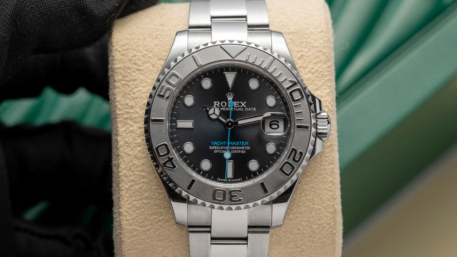 Đánh giá chi tiết Rolex Yacht-Master 37 Hinh anh 1: Dong ho Rolex Yacht-Master 37 voi thiet ke sang trong va dang cap