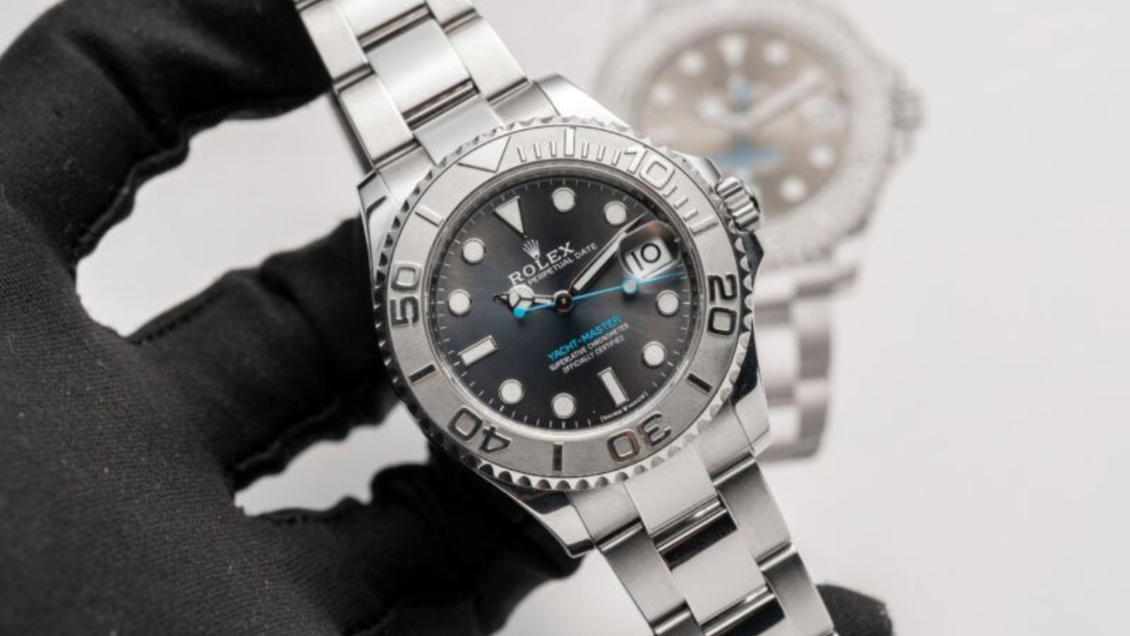 Đánh giá chi tiết Rolex Yacht-Master 37 Hinh anh 2: Dong ho Rolex Yacht-Master 37 voi thiet ke sang trong va dang cap