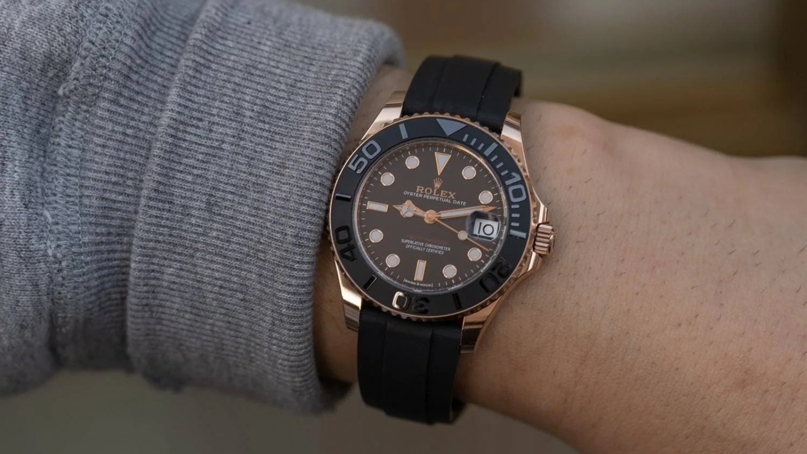 Đánh giá chi tiết Rolex Yacht-Master 37 Hinh anh 8: Dong ho Rolex Yacht-Master 37 voi thiet ke sang trong va dang cap