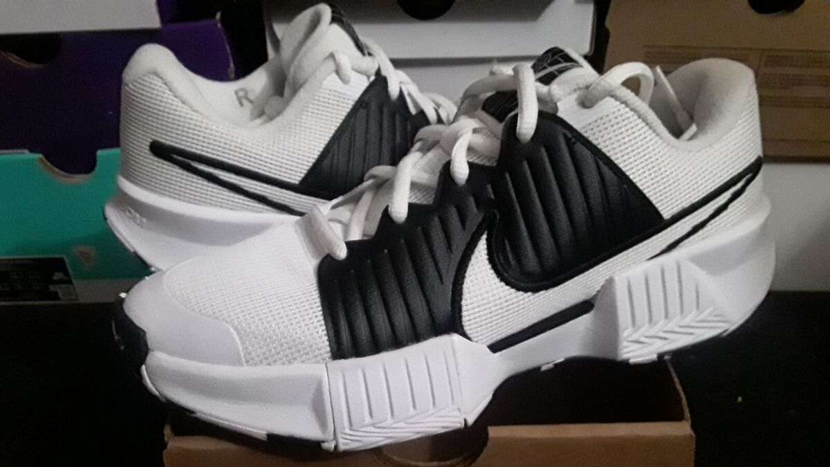 Giay Nike Zoom Challenge PB voi thiet ke bat mat cho mon pickleball