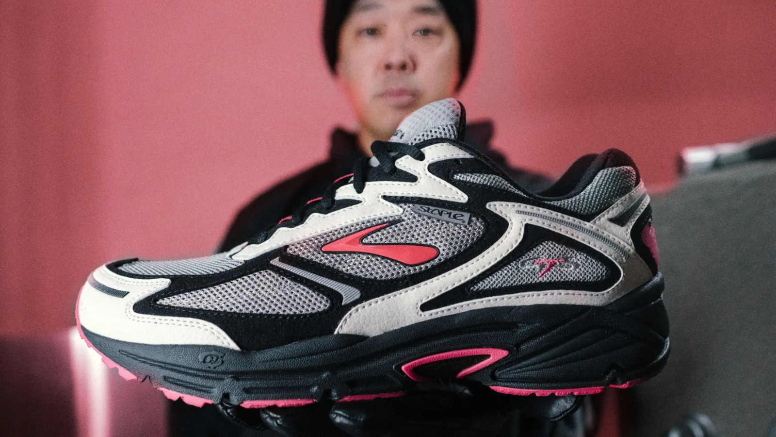 Jeff Staple dẫn dắt Brooks bước vào thế giới sneaker Hinh anh 6: Jeff Staple hop tac cung Brooks de tai sinh giay Adrenaline GTS 4