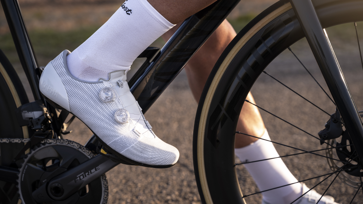 Giay dua Rapha Pro Team Powerweave voi thiet ke hien dai va cong nghe tien tien