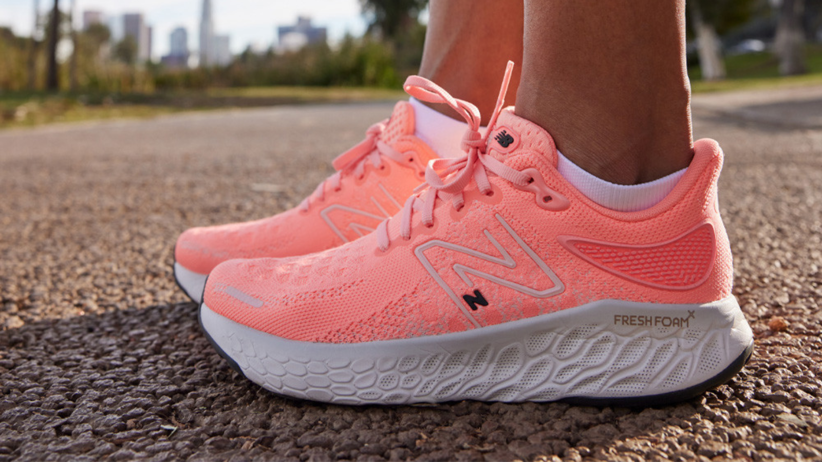 Top 10 đôi giày đi bộ tốt nhất dành cho nữ năm 2025 Hinh anh 5: Hinh anh cac mau giay di bo nu hang dau nam 2025