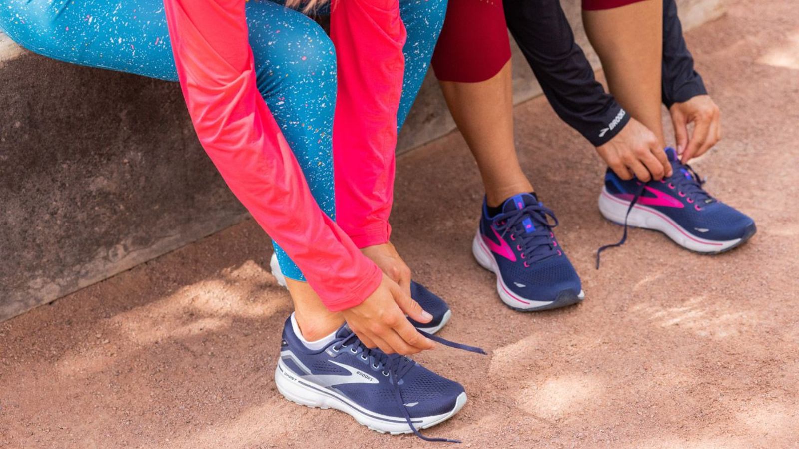 Top 10 đôi giày đi bộ tốt nhất dành cho nữ năm 2025 Hinh anh 6: Hinh anh cac mau giay di bo nu hang dau nam 2025